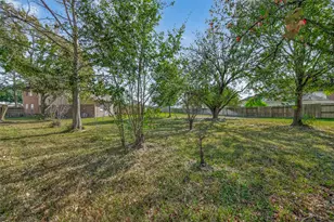 9714 Broadley Dr, Sugar Land, TX 77498 - Photo 10