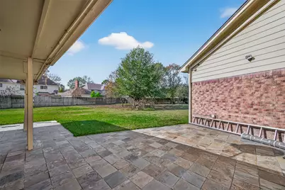 9714 Broadley Drive, Sugar Land, TX 77498 - Photo 6