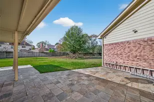 9714 Broadley Dr, Sugar Land, TX 77498 - Photo 6