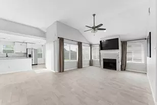 7810 Poitiers Dr, Houston, TX 77071 - Photo 6