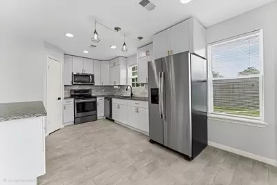 7810 Poitiers Drive, Houston, TX 77071 - Photo 12