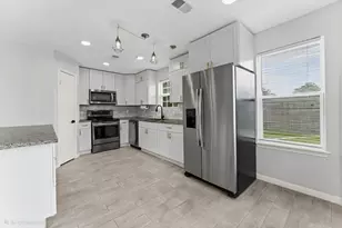 7810 Poitiers Dr, Houston, TX 77071 - Photo 12
