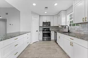 7810 Poitiers Dr, Houston, TX 77071 - Photo 10