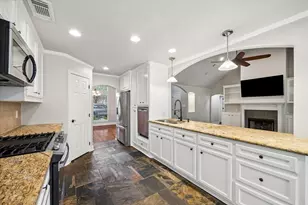 109 Dawns Edge Dr, Conroe, TX 77356 - Photo 6