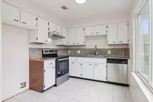 14067 Towneway Dr, Sugar Land, TX 77498 - Photo 10