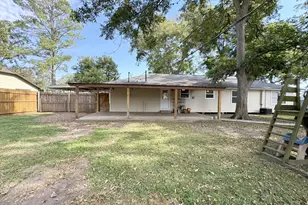 703 N Elm St, Sweeny, TX 77480 - Photo 16
