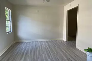 1417 W Talmadge St, Alvin, TX 77511 - Photo 4