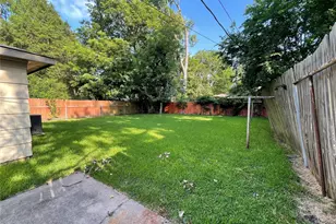 1417 W Talmadge St, Alvin, TX 77511 - Photo 8