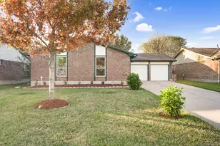 11611 Burlwood Dr, Houston, TX 77089 - Photo 2