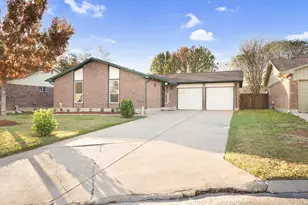 11611 Burlwood Dr, Houston, TX 77089 - Photo 2