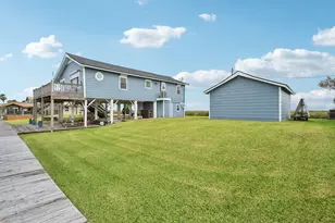 1221 Bay St, Crystal Beach, TX 77650 - Photo 30