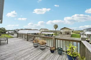 1221 Bay St, Crystal Beach, TX 77650 - Photo 24