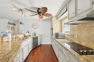 1221 Bay St, Crystal Beach, TX 77650 - Photo 14