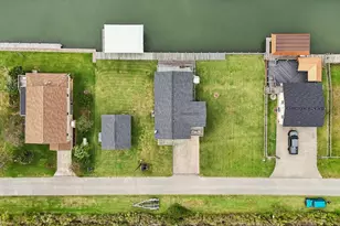 1221 Bay St, Crystal Beach, TX 77650 - Photo 36