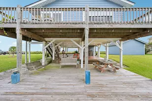 1221 Bay St, Crystal Beach, TX 77650 - Photo 4