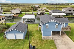 1221 Bay St, Crystal Beach, TX 77650 - Photo 38