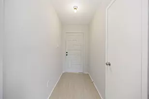 2302 Green Knoll Dr, Houston, TX 77067 - Photo 4
