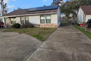 411 Center Way, Lake Jackson, TX 77566 - Photo 2