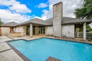 1750 N Country Club Blvd, Sugar Land, TX 77478 - Photo 28