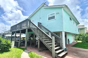 1205 Bay St, Crystal Beach, TX 77650 - Photo 2