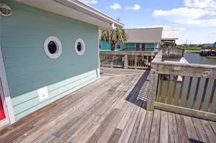 1205 Bay St, Crystal Beach, TX 77650 - Photo 20