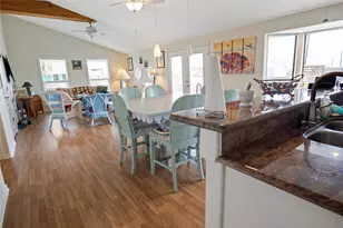 1205 Bay St, Crystal Beach, TX 77650 - Photo 10