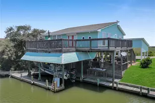 1205 Bay St, Crystal Beach, TX 77650 - Photo 38