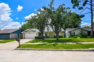 1215 Pinecroft Dr, Sugar Land, TX 77498 - Photo 34