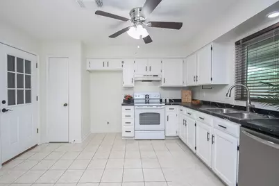 1215 Pinecroft Drive, Sugar Land, TX 77498 - Photo 10