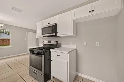 8607 Valley Forest Drive, Houston, TX 77078 - Photo 10