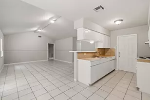 5239 Selinsky Rd, Houston, TX 77048 - Photo 8