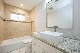 11931 Dunlap St, Houston, TX 77035 - Photo 12