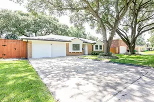 11931 Dunlap St, Houston, TX 77035 - Photo 2
