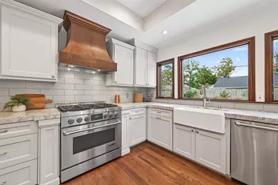 426 W Gaywood Drive, Houston, TX 77079 - Photo 16