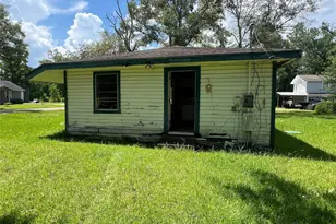 120 Lawrence Ln, Vidor, TX 77662 - Photo 2