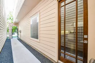 5611 Petty St, Houston, TX 77007 - Photo 2