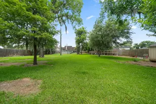 403 Banyan St, Lake Jackson, TX 77566 - Photo 30