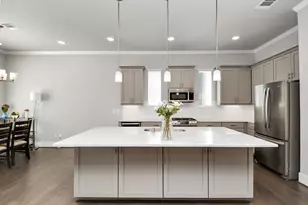 5720 Petty St, Houston, TX 77007 - Photo 1