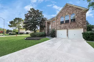 11918 Helene Ct, Pinehurst, TX 77362 - Photo 2