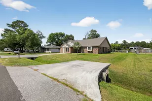 206 Staples Dr, Baytown, TX 77523 - Photo 4