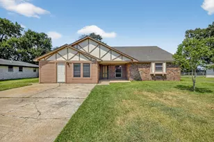 206 Staples Dr, Baytown, TX 77523 - Photo 1