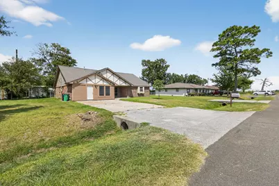 206 Staples Drive, Baytown, TX 77523 - Photo 2
