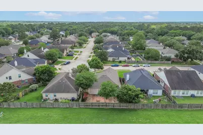 4055 Bentwood Drive, Dickinson, TX 77539 - Photo 2