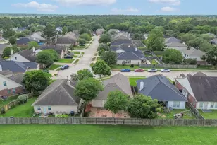 4055 Bentwood Dr, Dickinson, TX 77539 - Photo 2