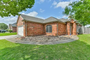 4055 Bentwood Dr, Dickinson, TX 77539 - Photo 6