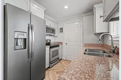 7000 Seawall Boulevard #634, Galveston, TX 77551 - Photo 10