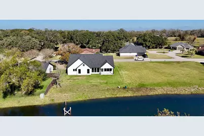 237 Crestview Drive, West Columbia, TX 77486 - Photo 4