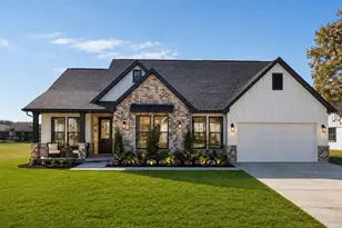 237 Crestview Dr, West Columbia, TX 77486 - Photo 1