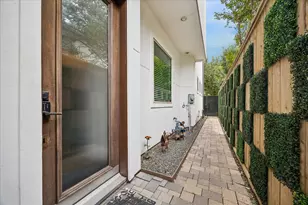 1208 Welch St, Houston, TX 77006 - Photo 12