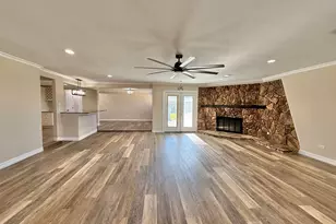 4825 Cleveland Ave, Groves, TX 77619 - Photo 4